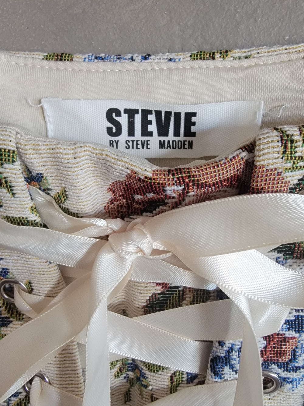 Stevie Cream Floral Tapestry Mini Skirt With Lace Up Detail Size Small - Picture 4 of 6